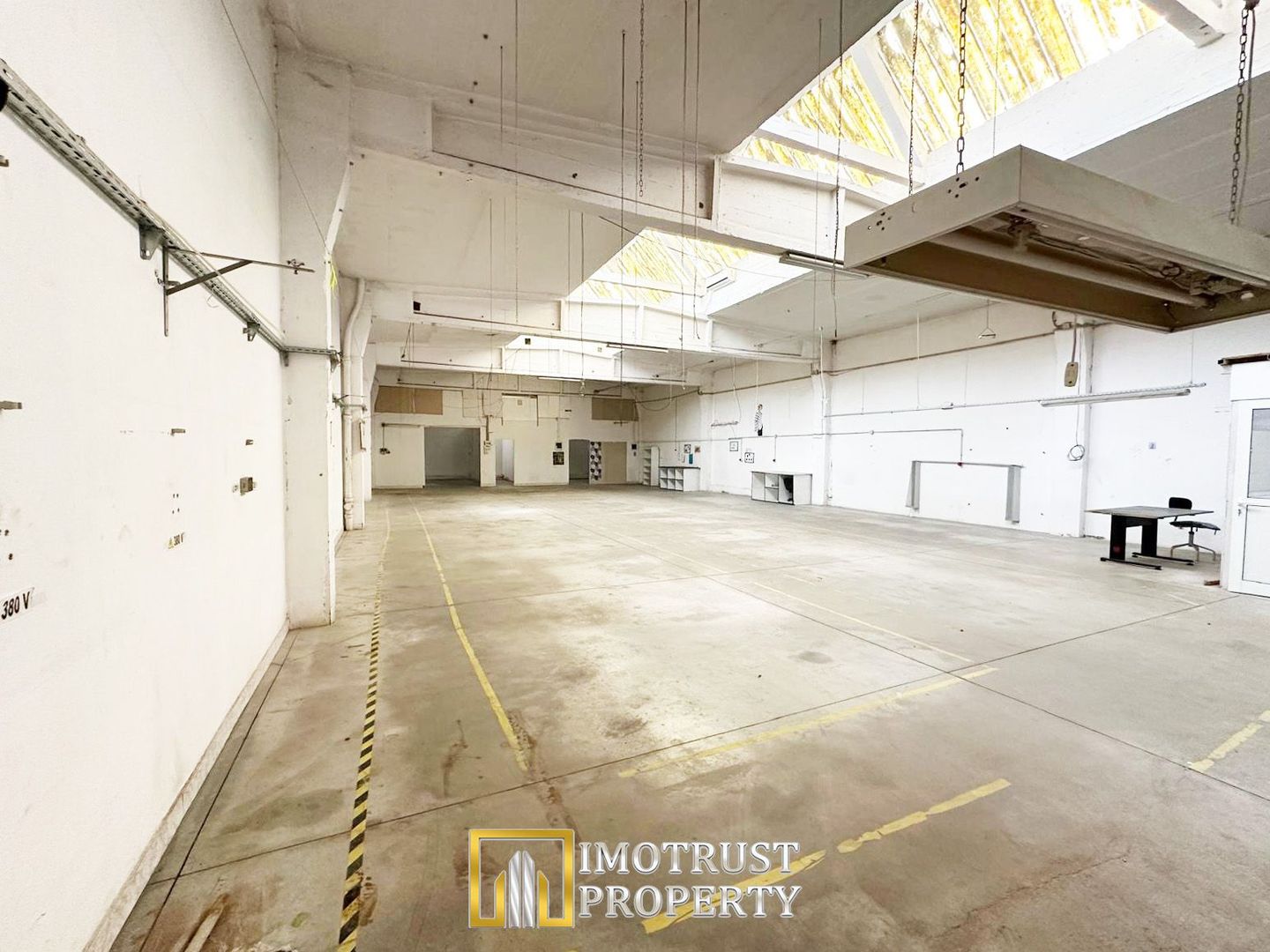 Hală industrială 431 mp de închiriat – central Arad, acces TIR - Poză 3