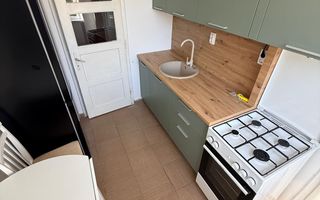 2 camere| vis a vis de Liceul Loga| zona superba, linistita| centrala proprie| - Poză 10