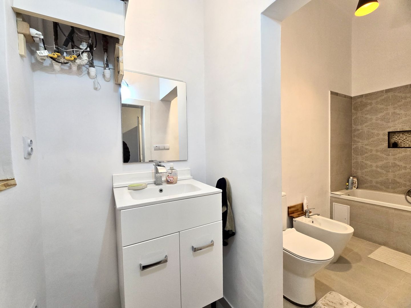 Un apartament care îți oferă orașul la un pas și vedere la Bega - Poză 16