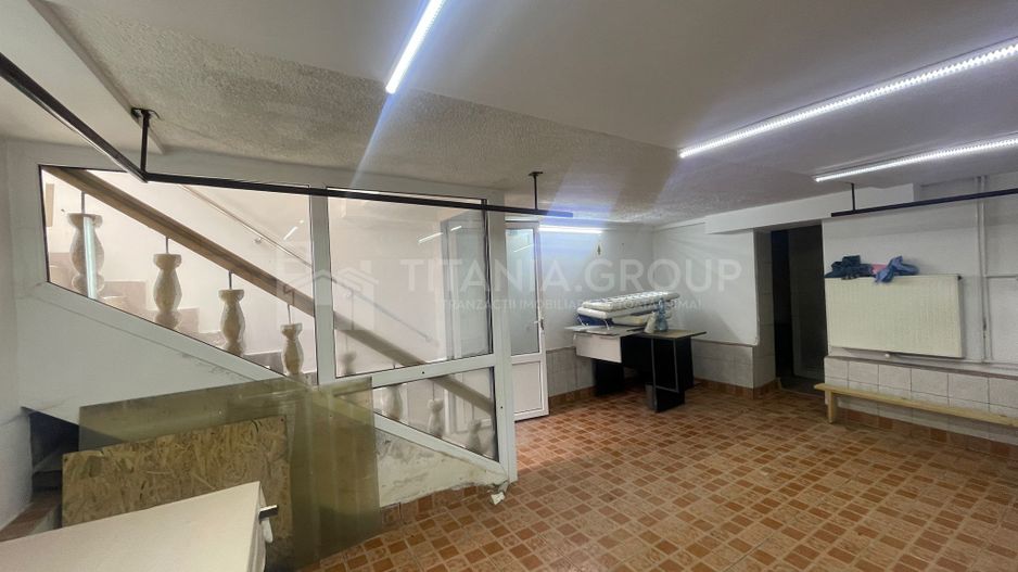 Spatiu comercial vad pietonal si auto. Pretabil salon/depozitare/crama - Poză 1