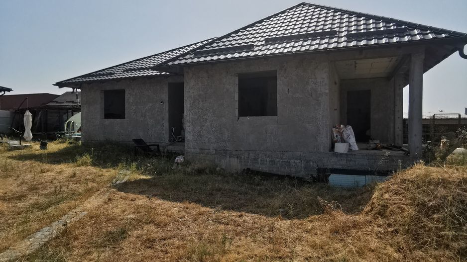 Casa la rosu în Plaiul Vulcănești - Poză 9