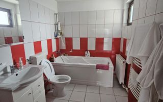 Vila spațioasă tip duplex – ideală pentru două familii Prundu, Pitești - Poză 8