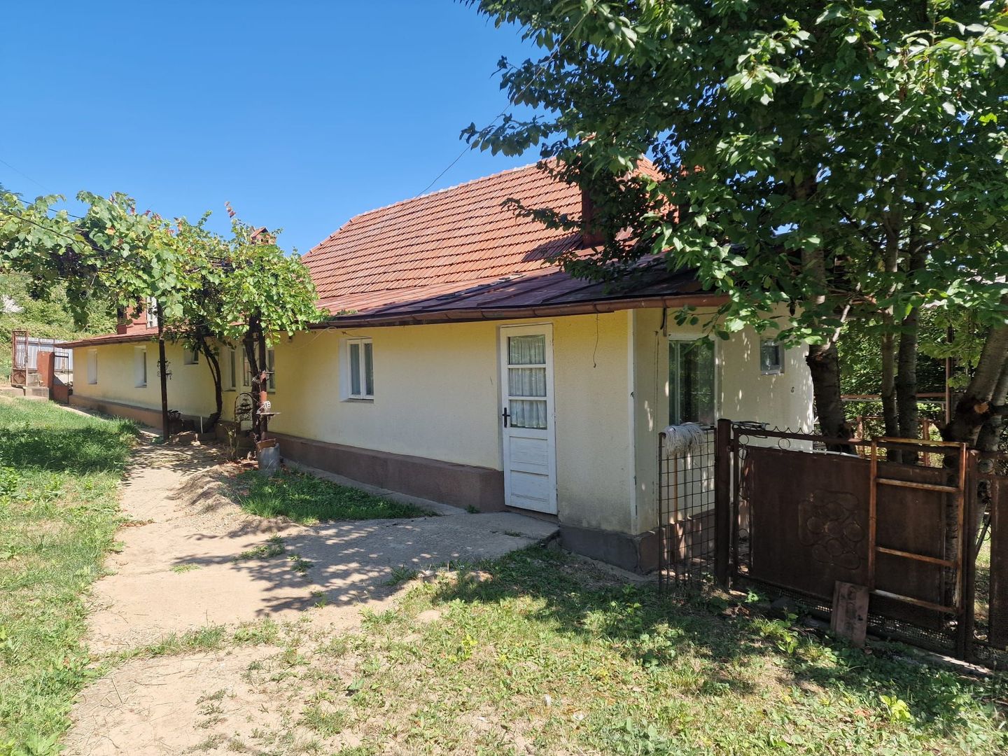 Casa in mediu rural cu teren - Poză 15