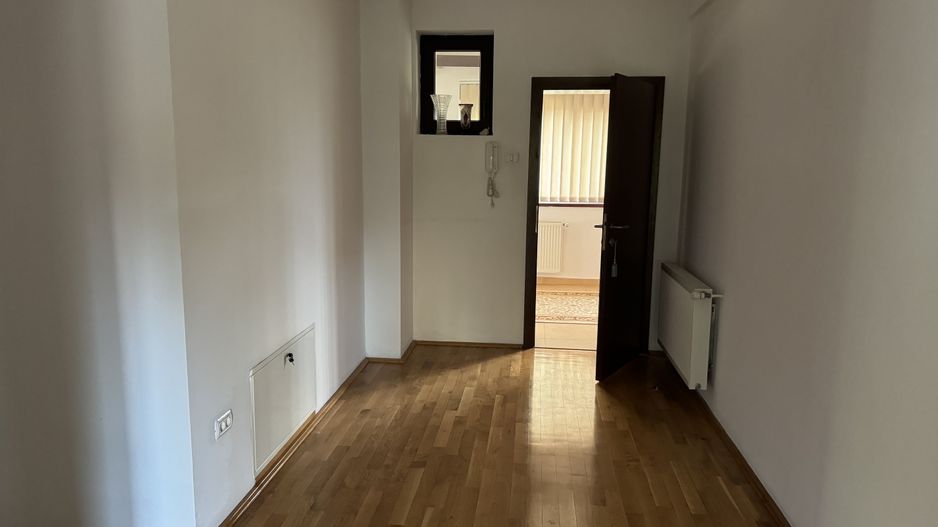 Casa de vânzare zona Favorit - Poză 8