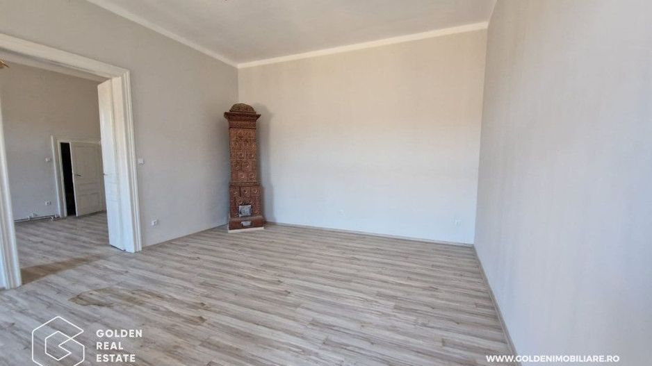 Apartament 3 camere renovat, ultracentral, etaj 3, cladirea Catedralei Catolice - Poză 1