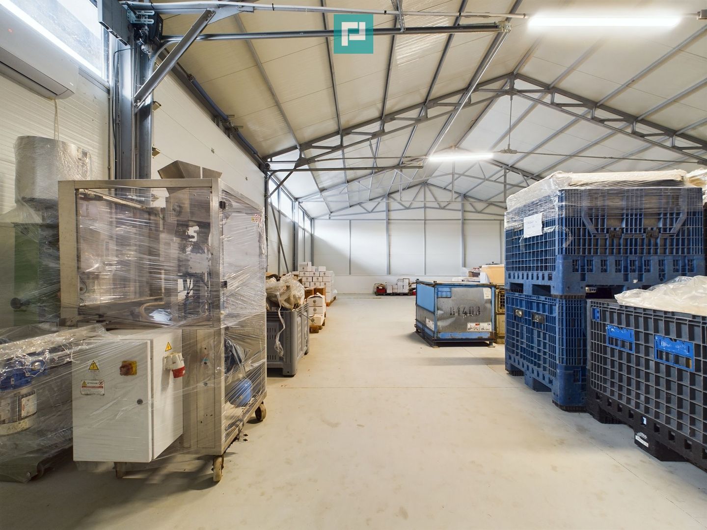 Hală de producție cu spații de birouri - Poză 4