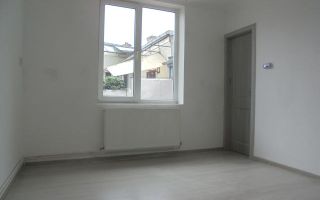 In centrul orasului! Vanzare casa renovata in Targoviste - Poză 4