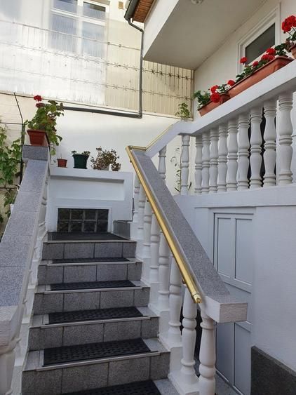 vila 7 camere birouri-sediu firma Cotroceni - Poză 2