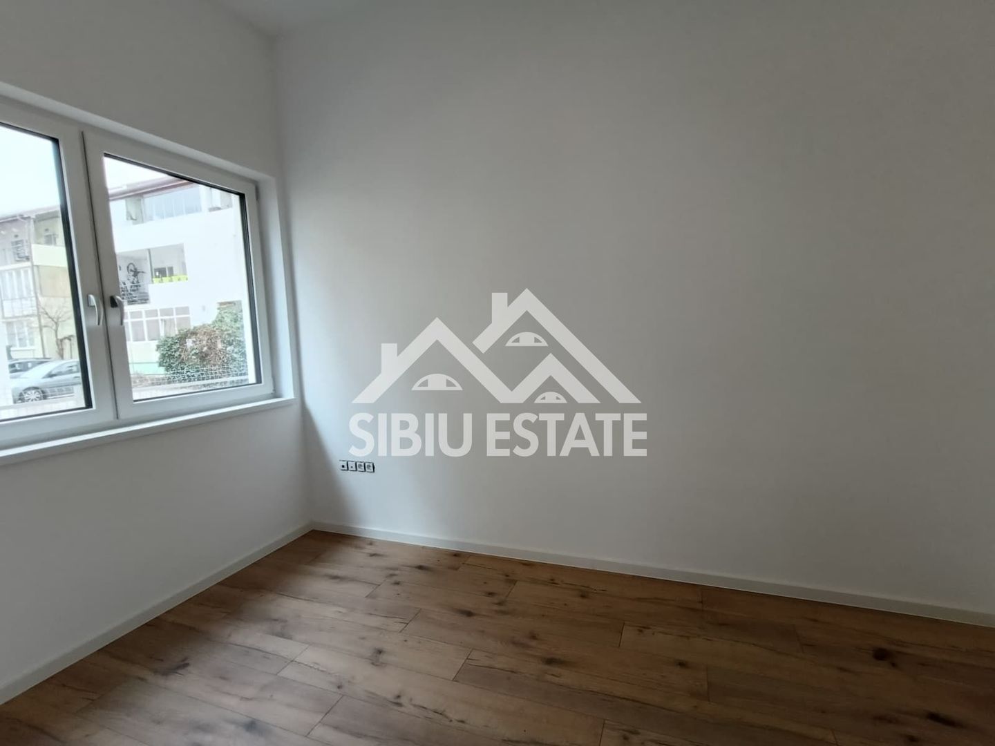 Apartament luminos, ideal locuință sau birou ,parter, 2 locuri parcare - Poză 12