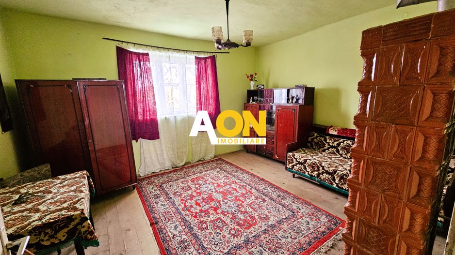 Casă traditională, 3 camere, 1766 mp teren, la asfalt, Vintu de Jos - Poză 13