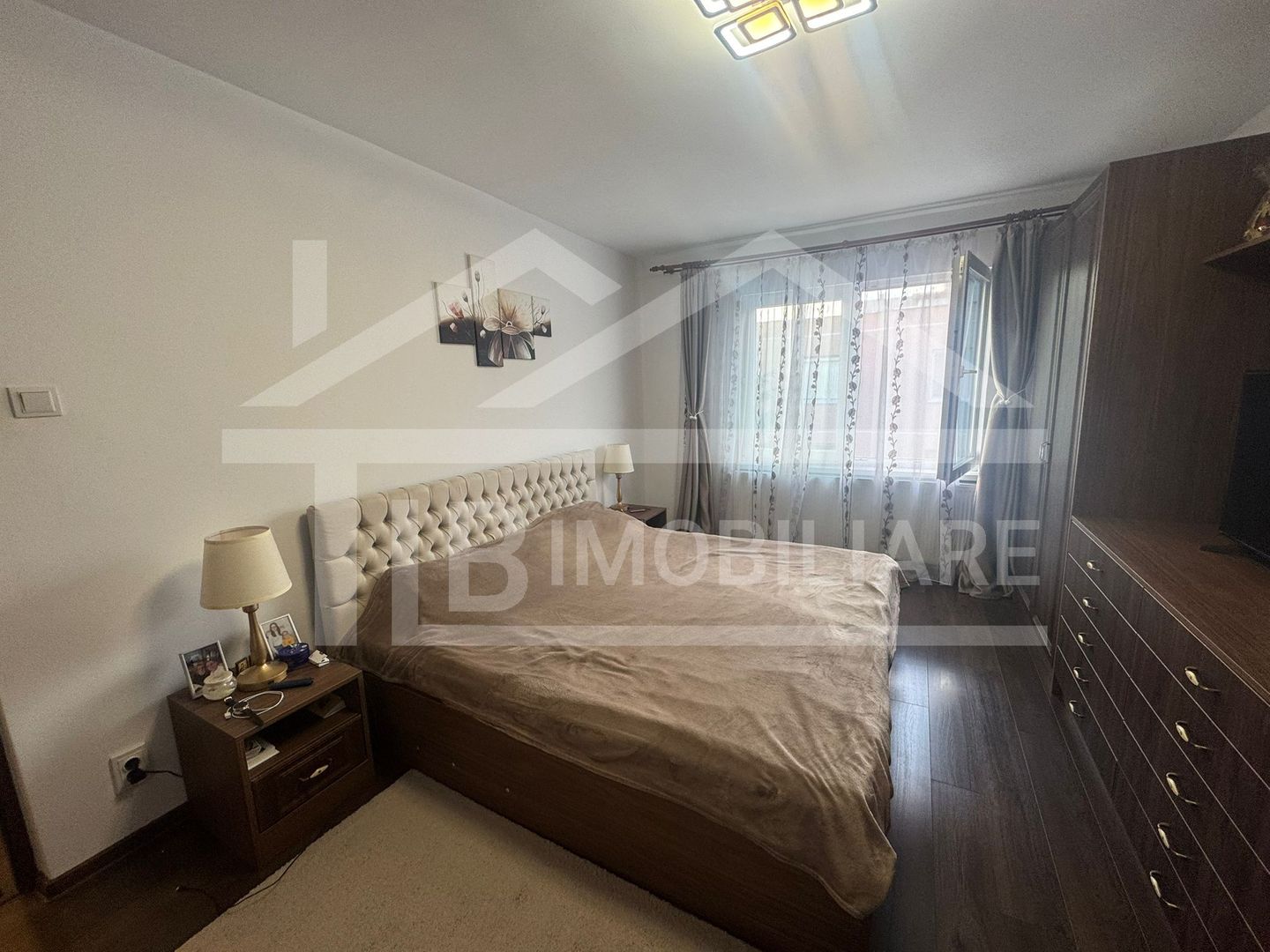 Apartament cu 3 camere, 70 mp, decomandat, garaj, Zona Fortuna - Poză 2