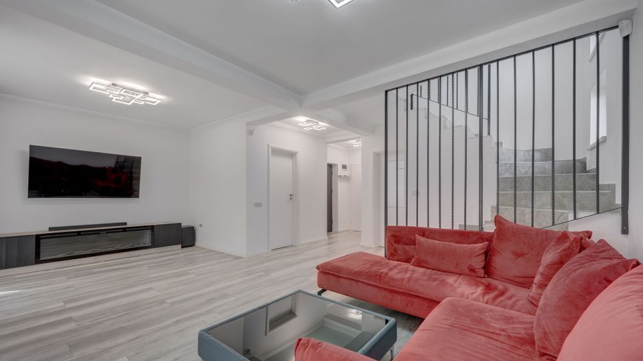 CASA SMART+PISCINA+GARAJ+Zona BARBEQUE! str. Fortului Domnești - Poză 1