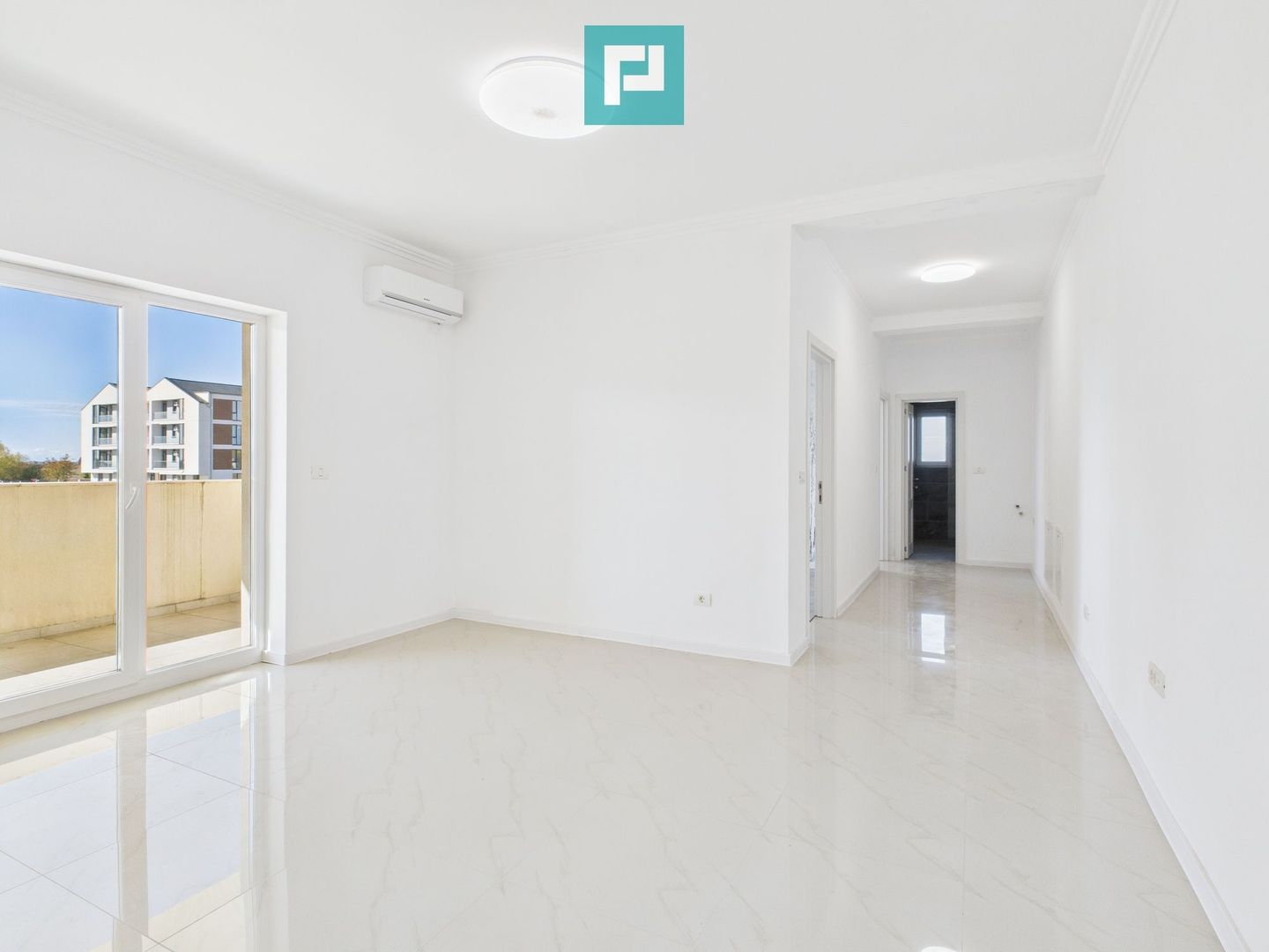 Apartament trei camere Torontalului - Poză 1