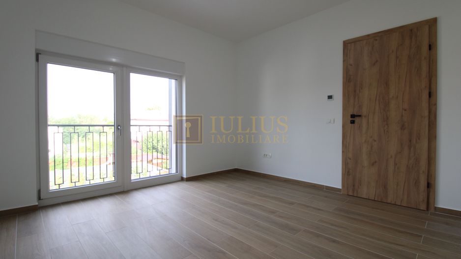 Casa zona Lunei, 5 camere + 3 bai, centrala proprie, rezidential sau birouri ! - Poză 37