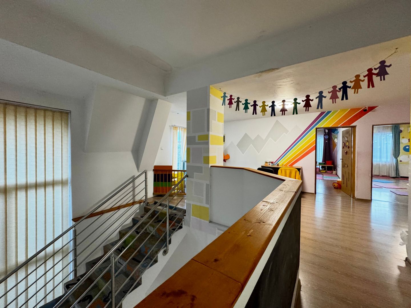 Casa spațioasă, cu spațiu comercial, locuri de parcare - Aradului Vest - Poză 7
