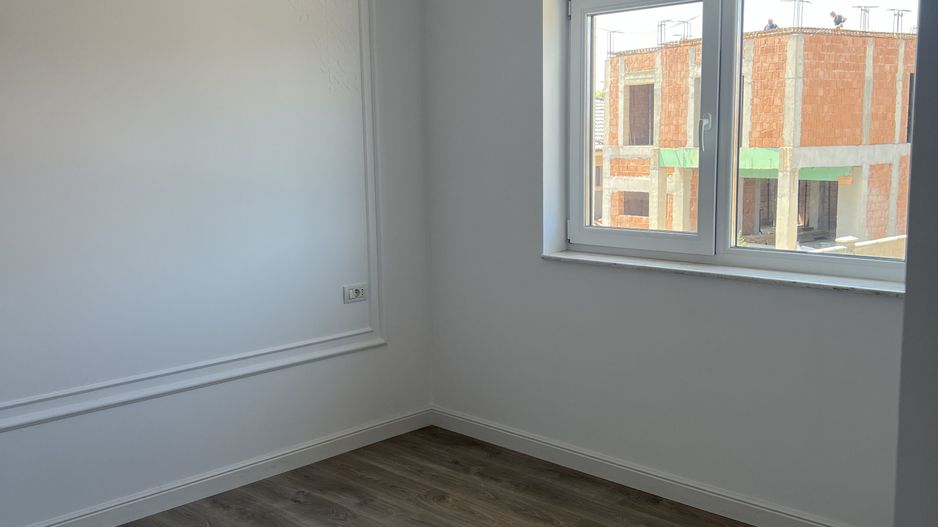 Jumătate de duplex premium, 120 mp utili, teren 256 mp, garaj și 3 dor - Poză 13