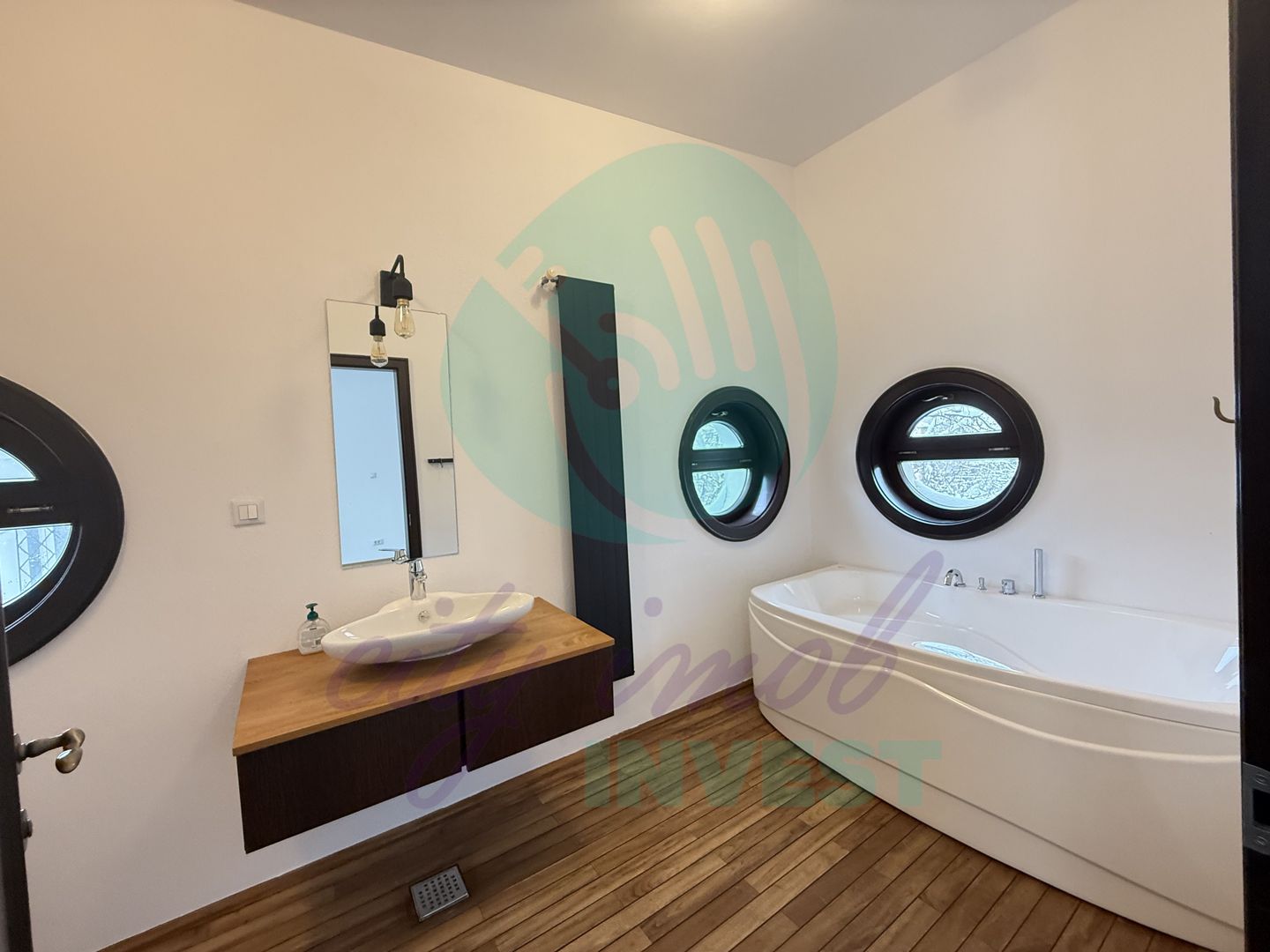 CASA ART-DECO CONSOLIDATA in 2011 cu gradina de 160 mp - Poză 18