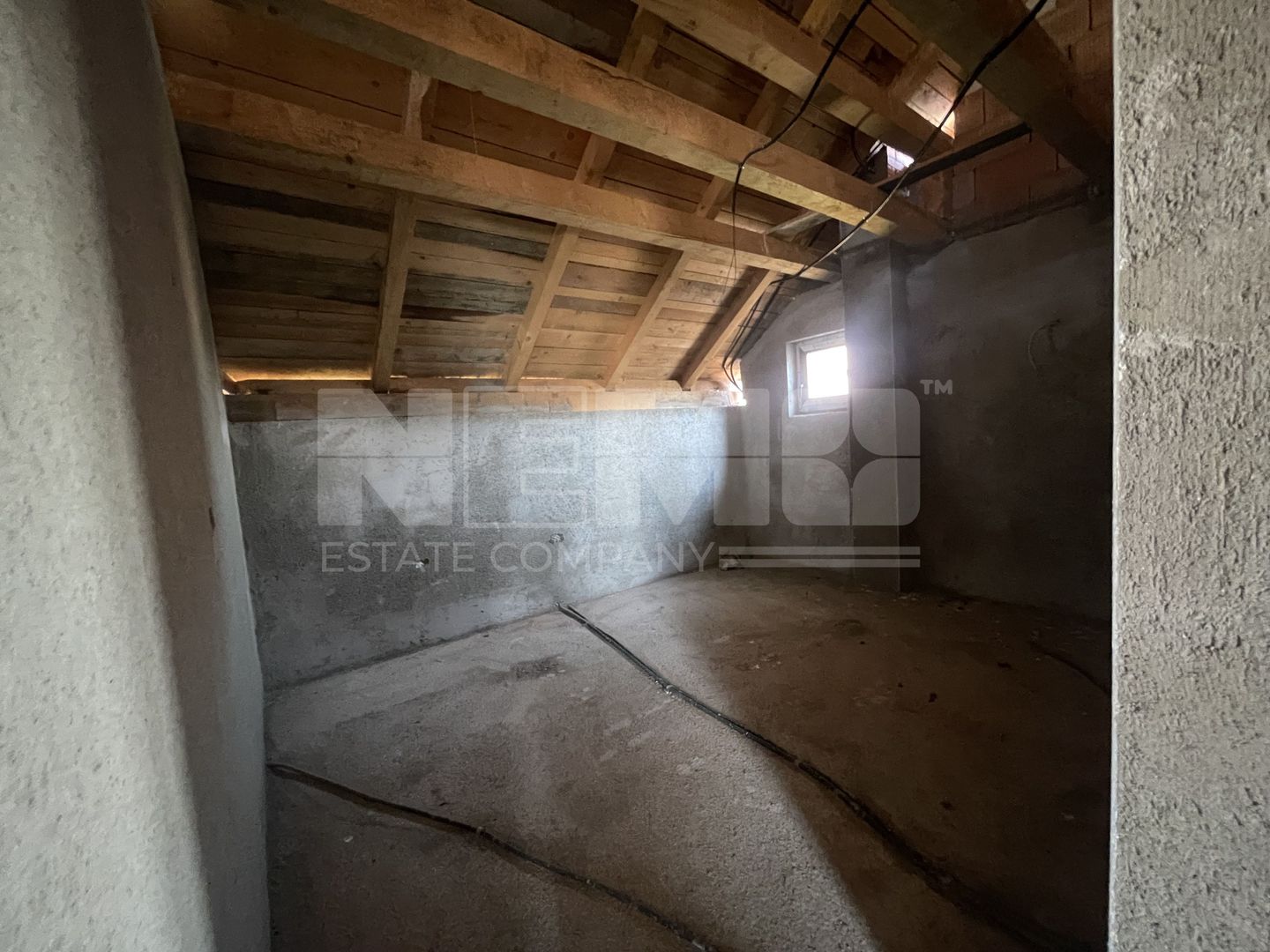CASA LA ROSU DIN CARAMIDA + GARAJ I 12,5 ARI I VICOV DE SUS I - Poză 18