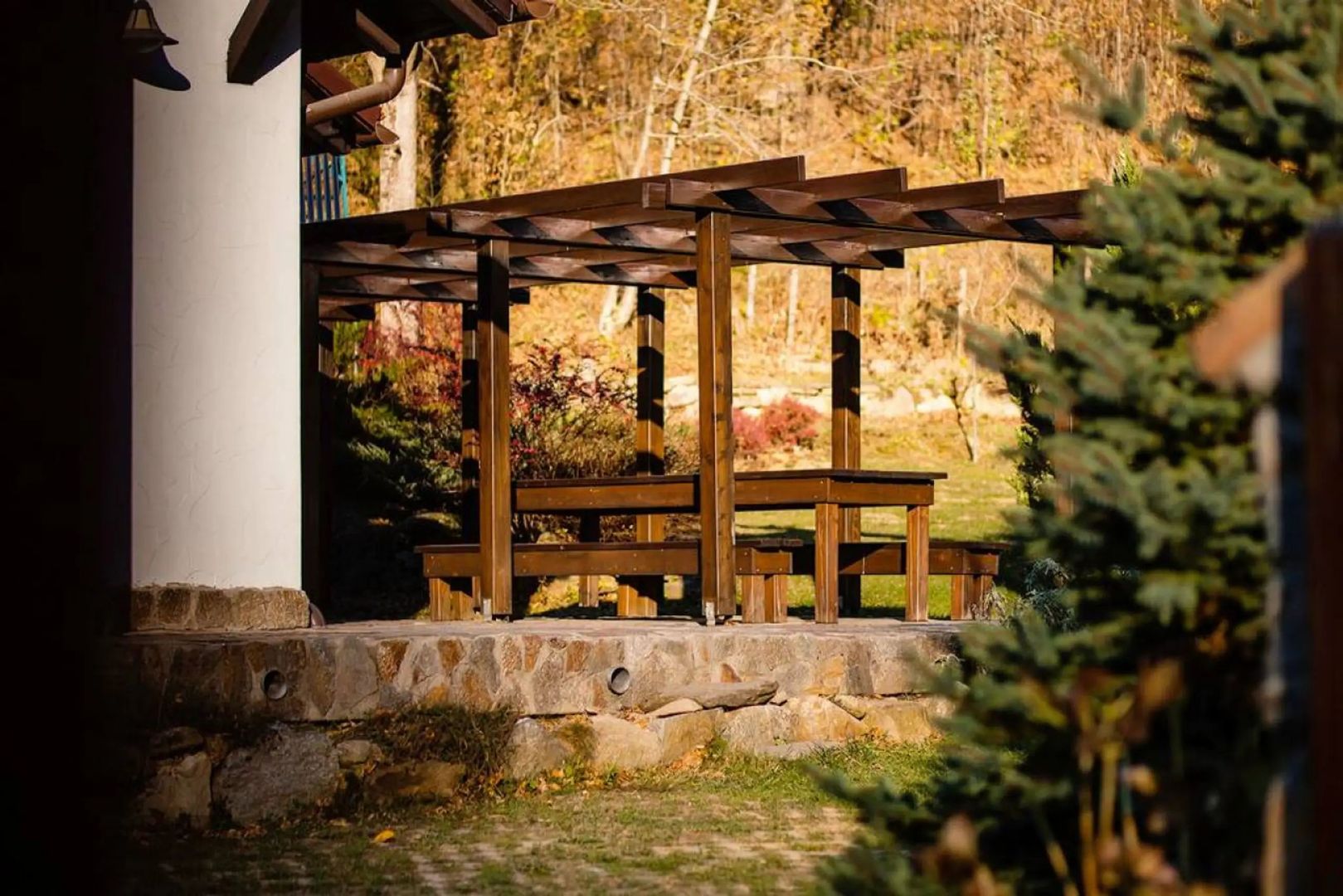 Investitie Valiug lacul Gozna Casa utilata 5 camere parau padure - Poză 4