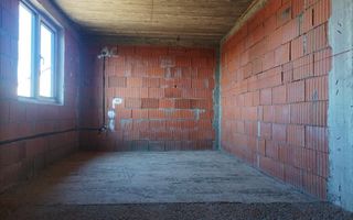 Aproape de oraș! Vânzare casă cu 5 camere în Ulmi! - Poză 11