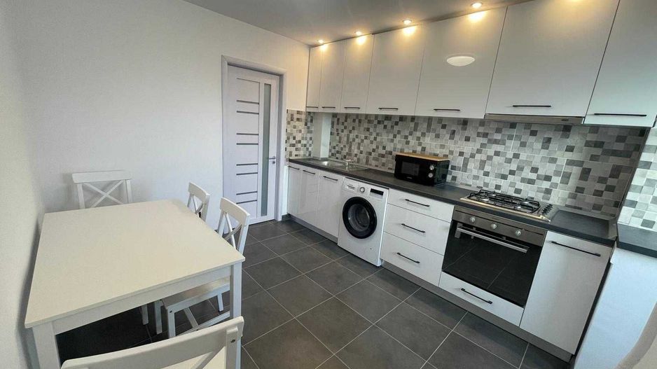 Apartament 2 camere, mobilat lux, piata Victoriei, vedere panoramică - Poză 2