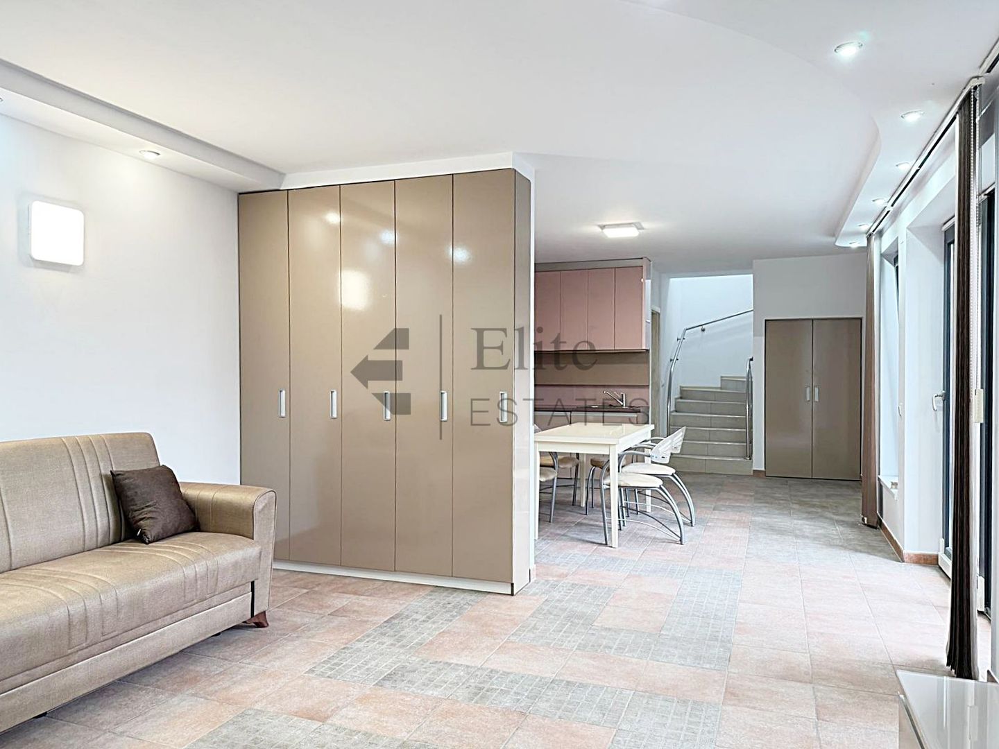 Apartament 4 camere Central Oradea | Garaj si Terasa - Poză 2