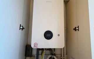 Apartament 2 camere bucatarie inchisa etaj 1 baie cu geam in Strand - Poză 3