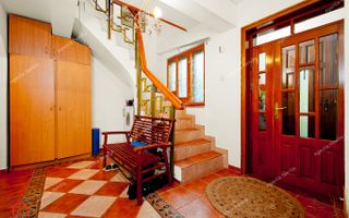 Vila cocheta, situata in centrul istoric al orasului - Poză 9