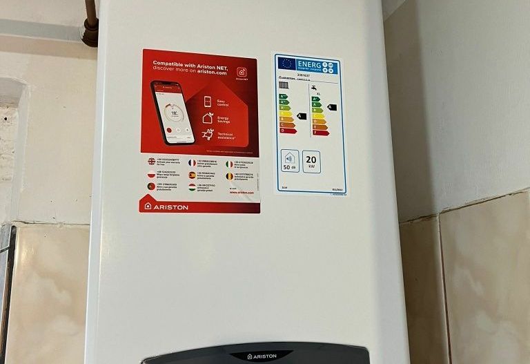 Apartament 3 camere Aradului, 2 bai, 2 balcoane , centrala proprie - Poză 8