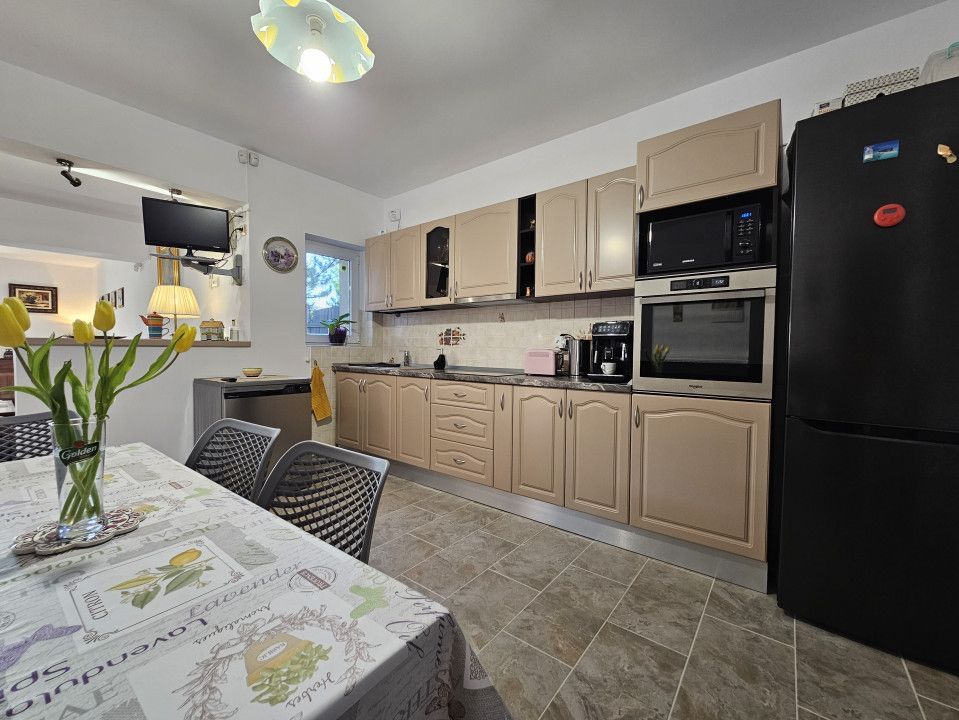 Vilă P +M în centrul orașului Otopeni, 7 + camere, anexe apartament - Poză 5