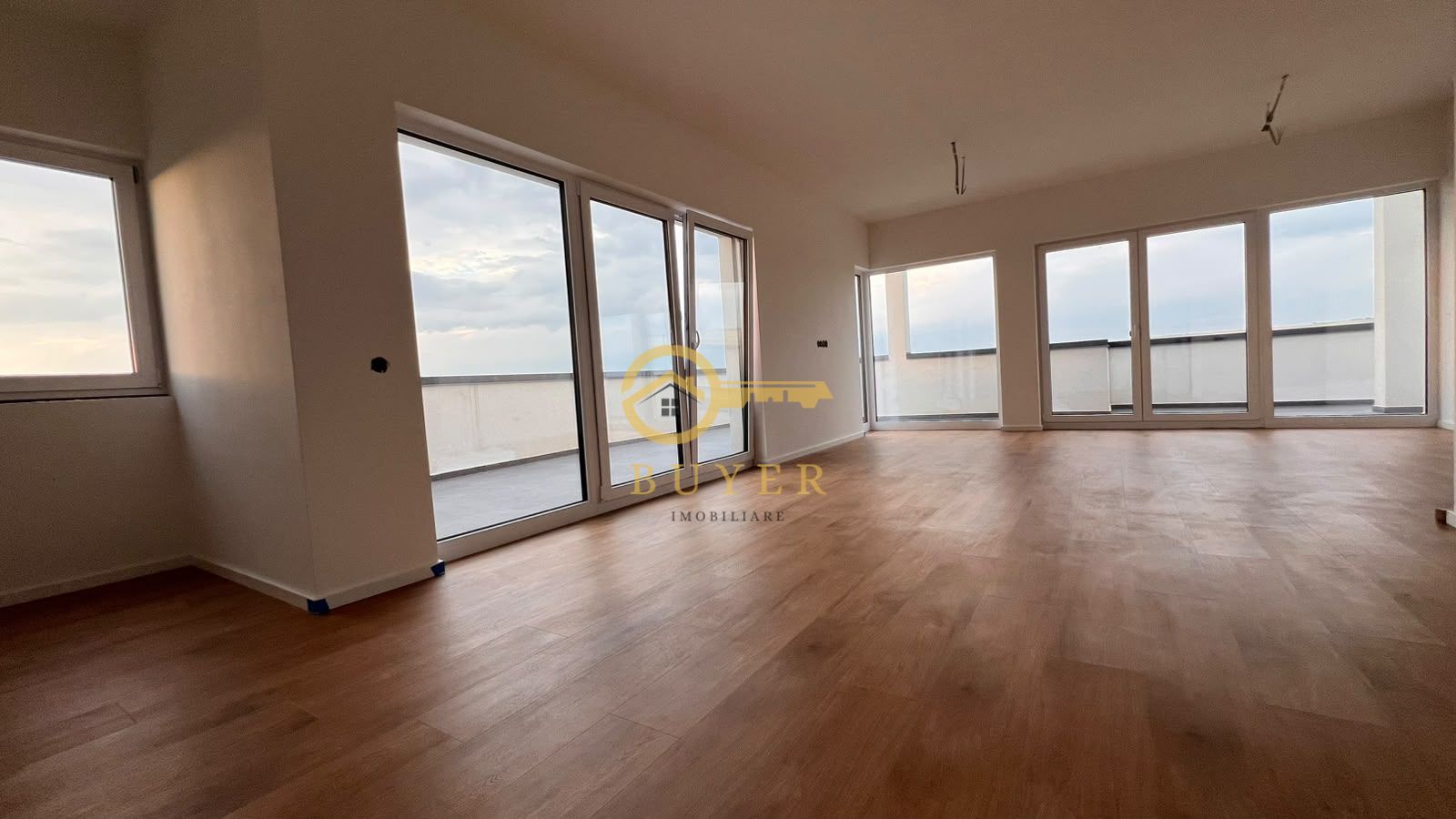 Penthouse superb finisat la CHEIE- Terasa 60mp- vedere panoramica - Poză 3