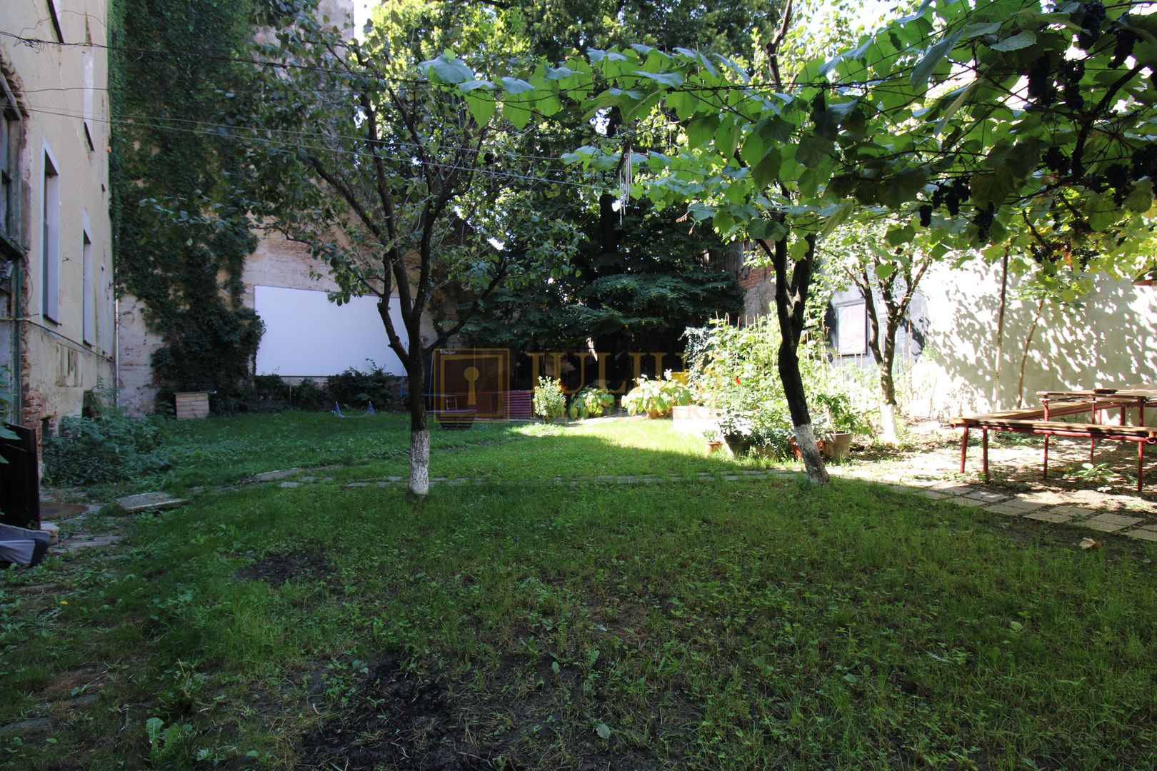 Spatios, 3 camere, centrala proprie, curte interioara - Poză 1