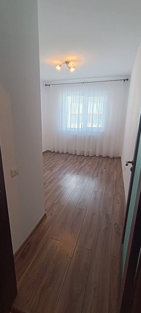 Apart. decomandat ( bucatarie separata+balcon ) + Parcare ! - Poză 14