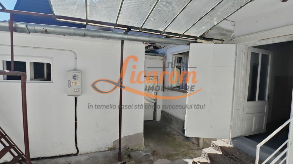 Blumana Proprietate singur in curte,2 corpuri de casa, fara amenajari - Poză 4
