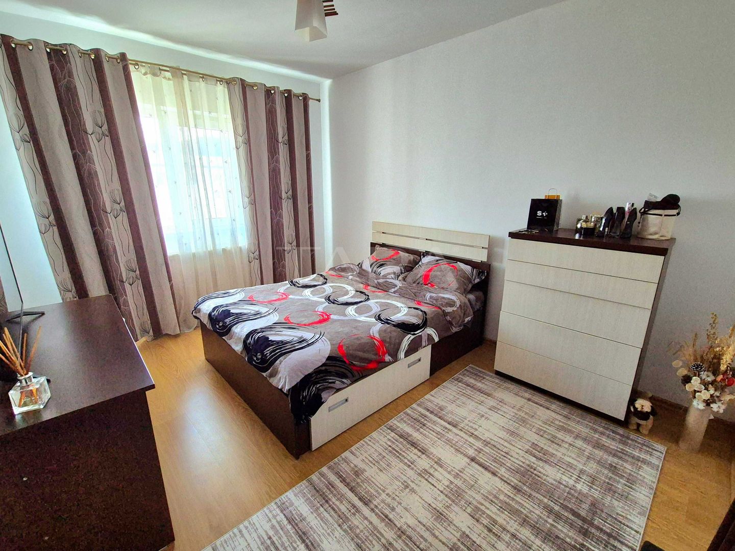 Apartament cu balcon de 6 m, parcare inclusă, zona ultracentrală. - Poză 6