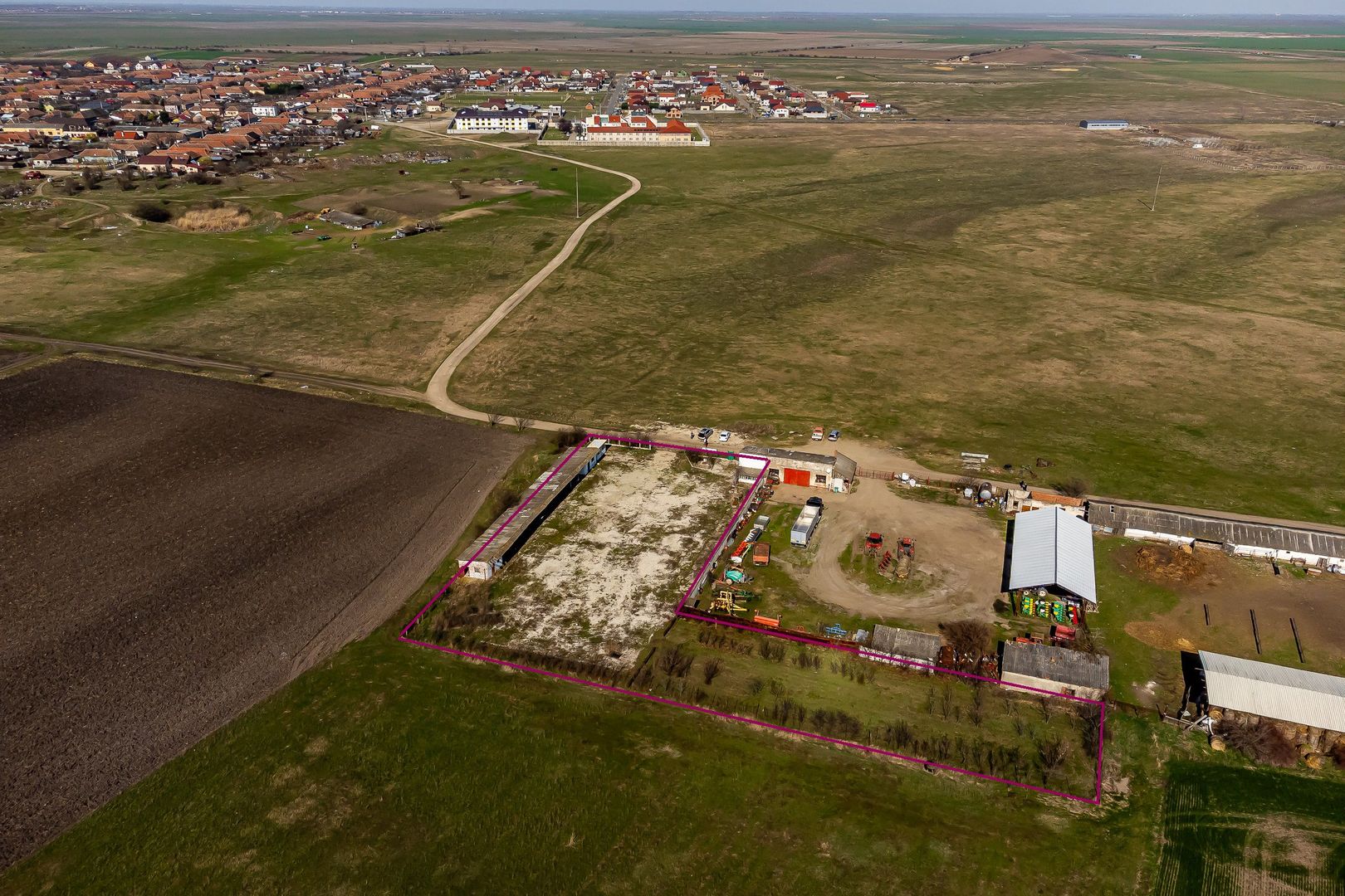 Teren intravilan cu potential multiplu in Horia - Poză 2