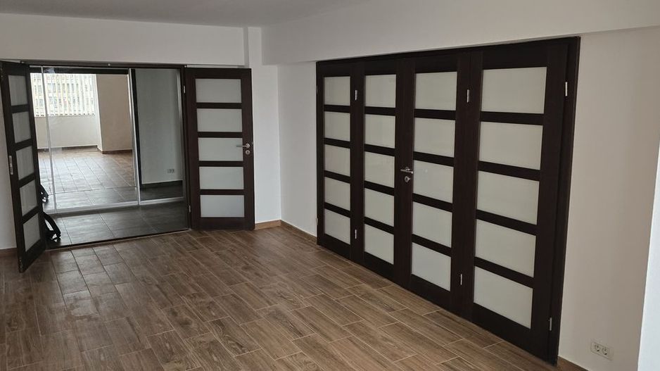 Apartament luminos bulevardul Decebal/Piața Muncii - Poză 2