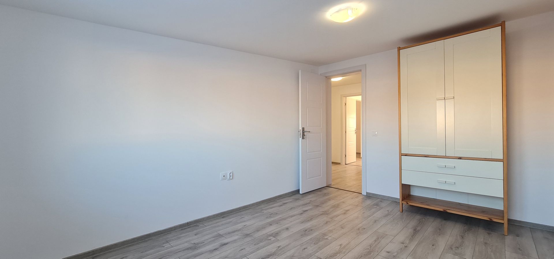 Casa semimobilata semiutilata in Cartier Izvor Tarlungeni Brasov - Poză 5