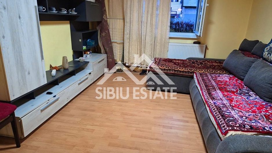 Apartament de vanzare semidecomandat cu 2 camere- Sibiu  - Poză 1