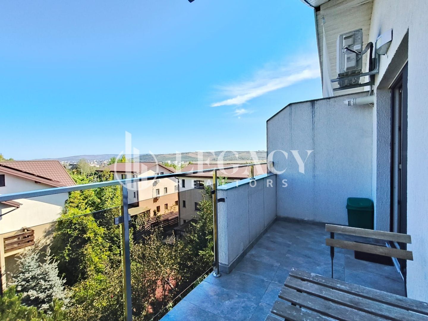 Locuință cochetă la mansardă, cu balcon și boxă de depozitare - Poză 15