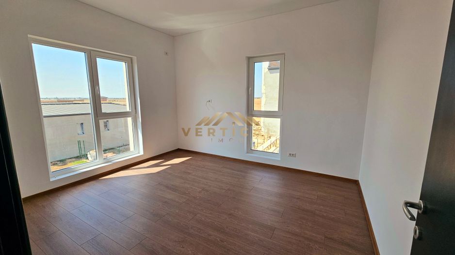 De vanzare vila 4 camere - cartier Mega Parc Residence -comuna Berceni - Poză 16