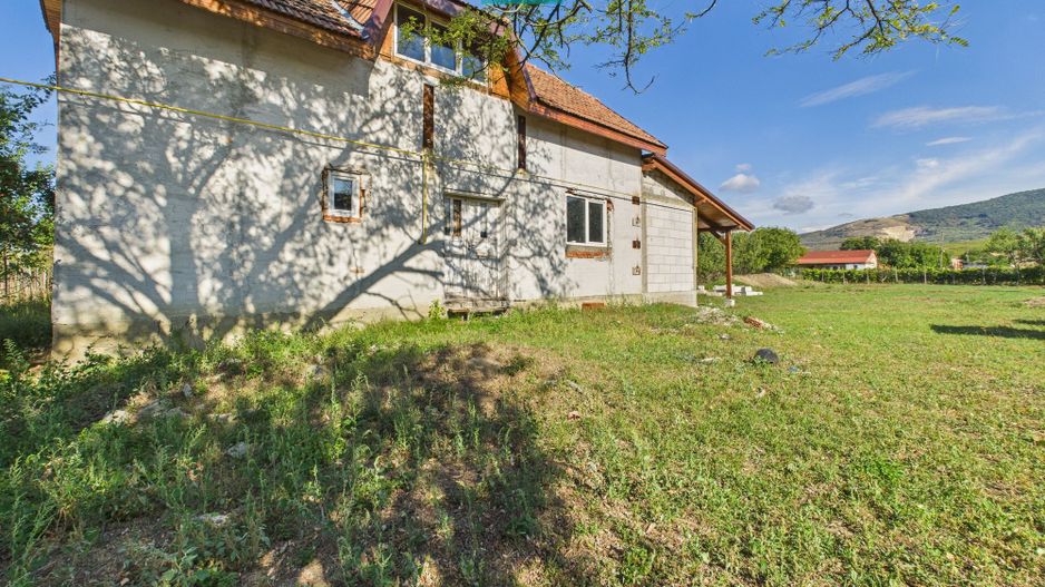 Casă cu panoramă spre dealurile Șiriei - Poză 2