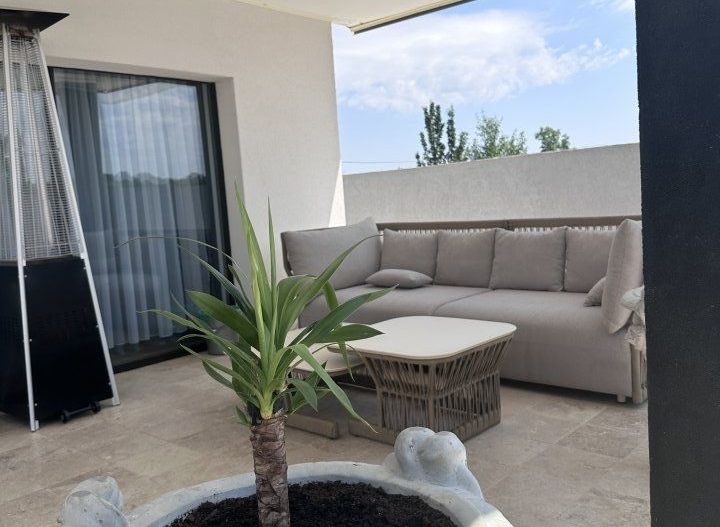 Vila cu ieşire la lac - Poză 1