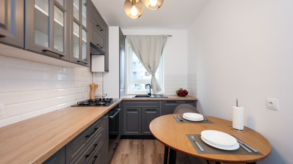 Garsonieră 39 mp Decomandată | Mobilată Modern | Tractorul – Coresi Mall - Poză 1