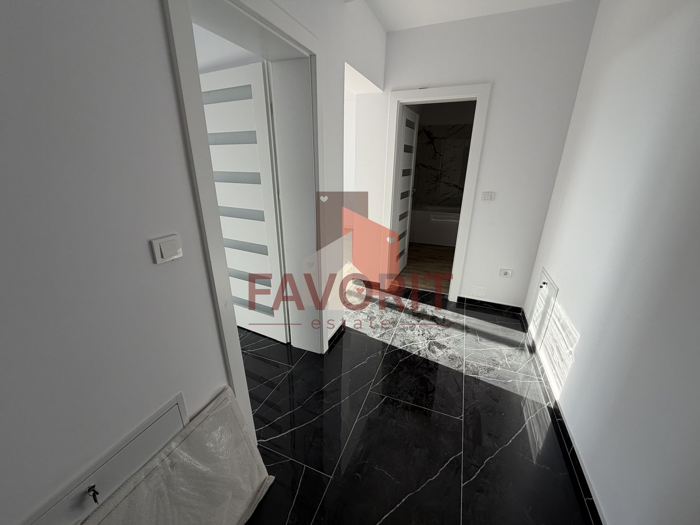 Spatios. Bucatarie inchisa de 10 mp. Disponibil imediat - Poză 8