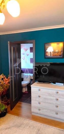 Vând apartament cu 3 camere - Poză 12