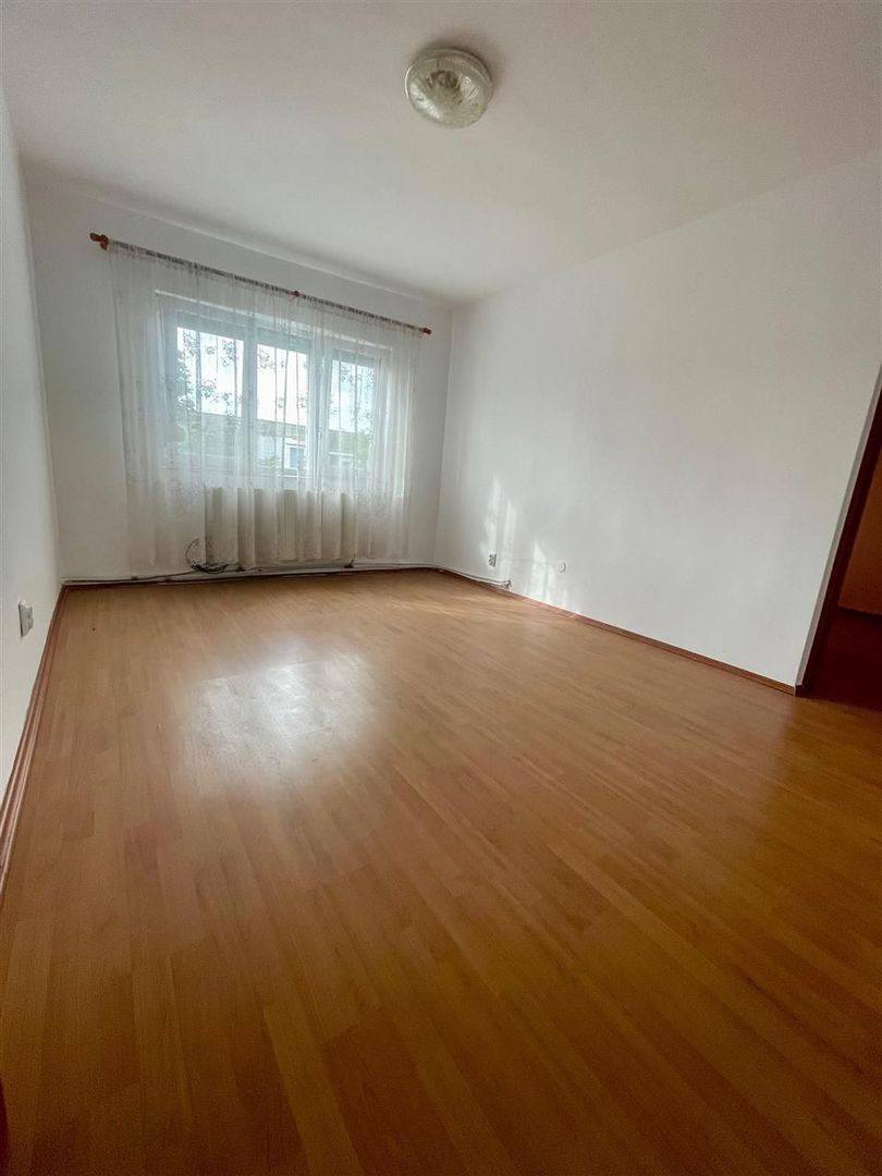 Apartament 3 camere  Marghita - Poză 2