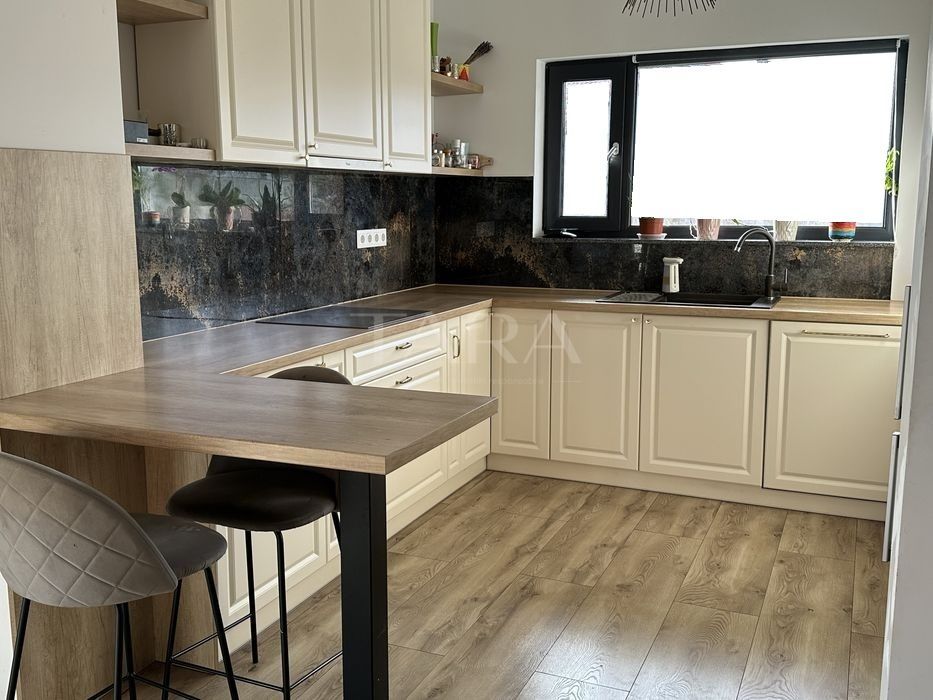 Casă Modernă în Liniștea Naturii - Poză 3