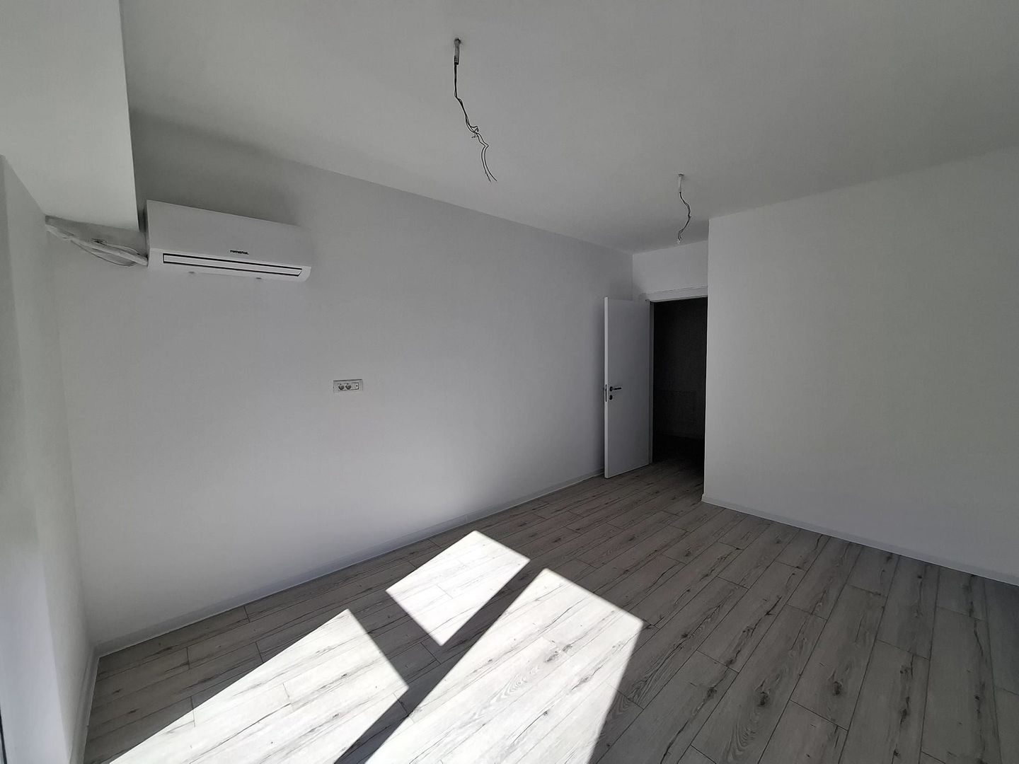 4 camere  Bloc Nou Rezidential Birouri L330 GranVia Lake View - Poză 5
