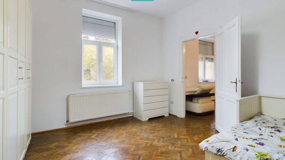 Apartament la casă zonă centrală - Poză 2